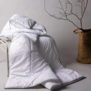 Premium Bettdecke Skara 200 × 150 cm – Mikrofaser Leichtdecke