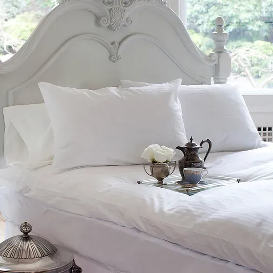 Daundekken Mattress Topper by St Geneve