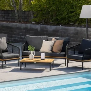 Garten Loungeset Malina – mit Holzdetails, geflochtenem Seil & grauen Kissen