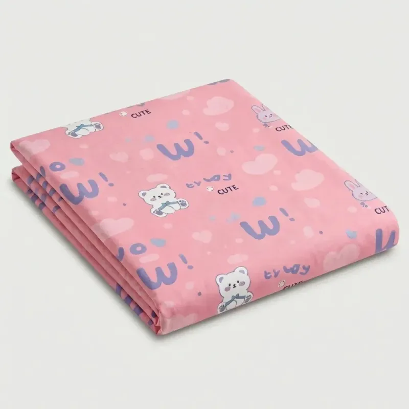 Drap plat en percale de coton 100 fils/cm2, frais, lisse et durable pour une literie élégante et confortable.