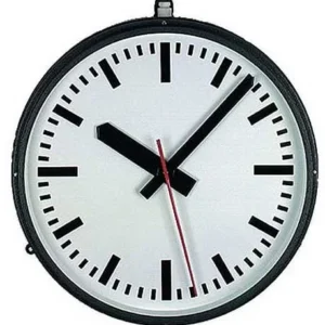 Wanduhr mit rundem Metallrahmen, hellgrauem Zifferblatt und schwarzen Zeigern